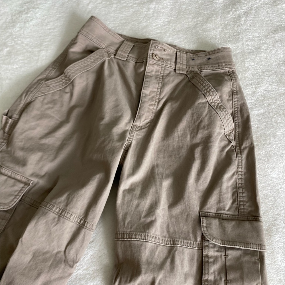 Abercrombie Women’s Curve Love Tan/Brown Cargo Pants - Size 26 Short